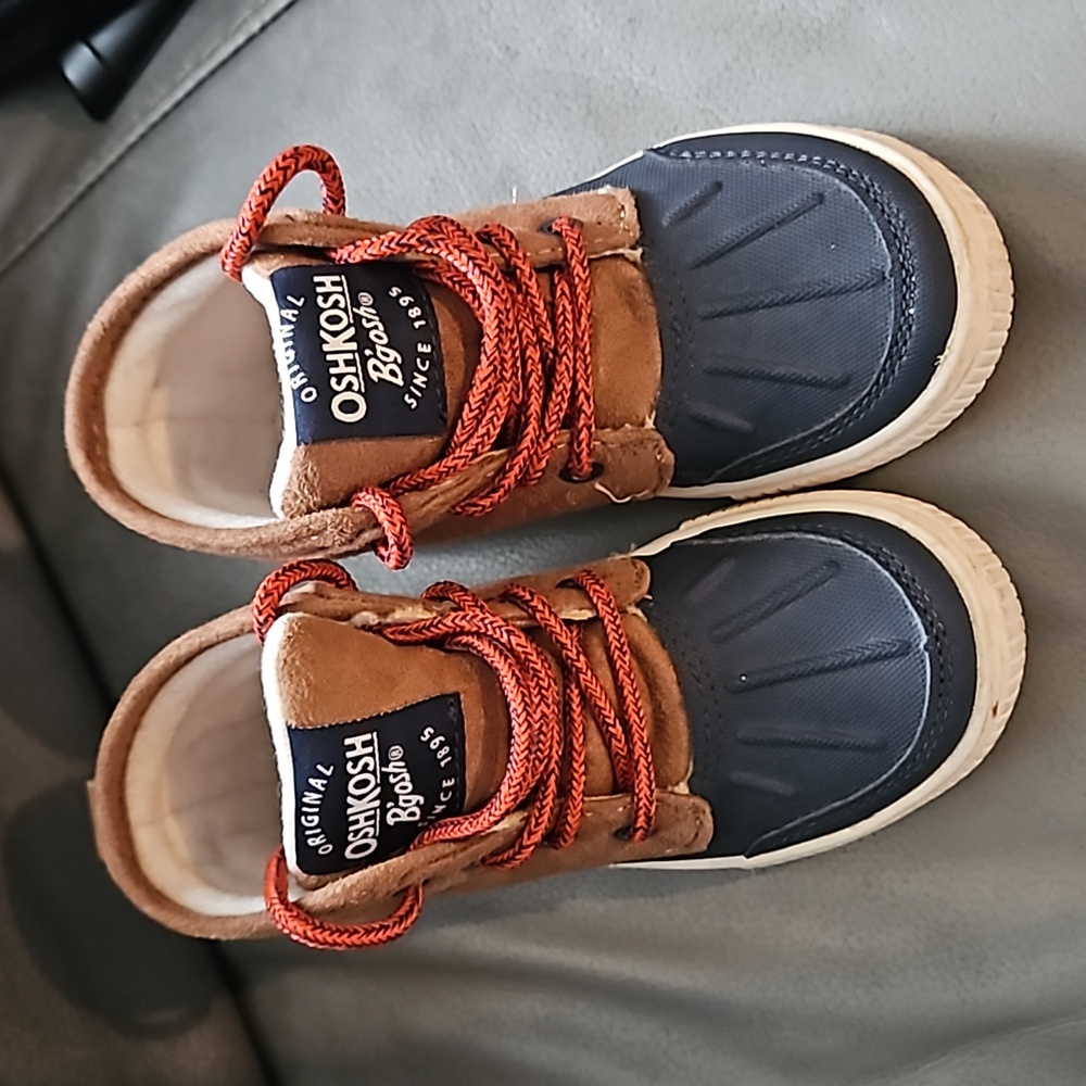 NWOT OshKosh boots